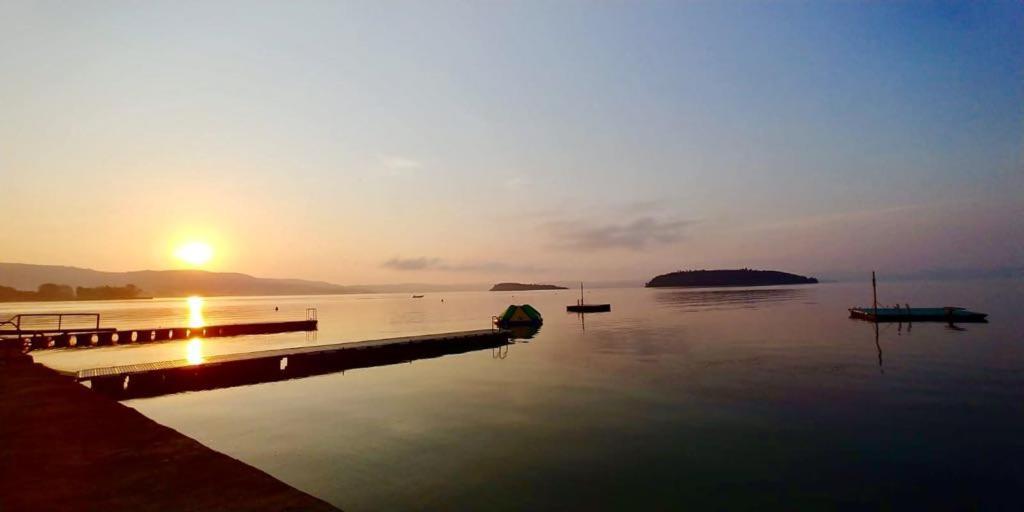 Camping Village Punta Navaccia Tuoro sul Trasimeno Exterior photo